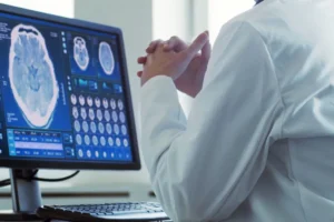 Usar ChatGPT para escrever reduz atividade cerebral? Estudo faz alerta