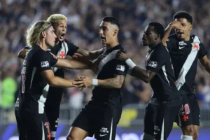 Vasco pega o Olimpia em São Januário para abrir vantagem nas oitavas da Sul-Americana