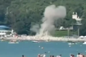 Vídeo mostra queda de drone que matou sete pessoas em praia na Rússia