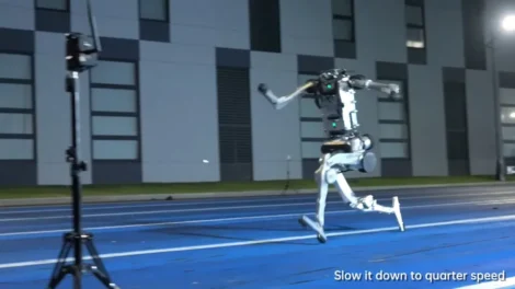 Vídeo mostra robô chinês que salta 2 metros e corre mais que Usain Bolt