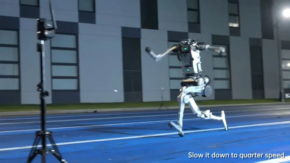 Vídeo mostra robô chinês que salta 2 metros e corre mais que Usain Bolt