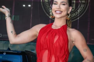 Virginia deixa posto de rainha de bateria da Grande Rio