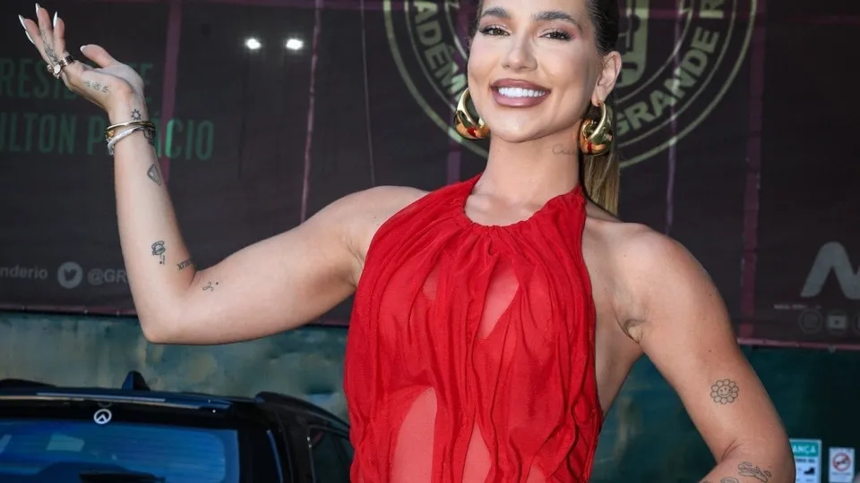 Virginia deixa posto de rainha de bateria da Grande Rio
