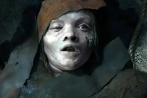 Warner enfrenta veto a pôsteres de terror de 'Maldição da Múmia' no metrô de Londres