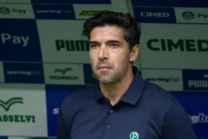 ‘O futebol está doente’: Abel desabafa após classificação do Palmeiras