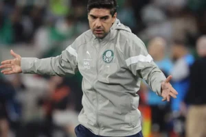 Abel Ferreira sob ataque: "O Palmeiras é muito maior do que você"