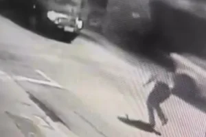 Adolescente foge de sequestro ao saltar de carro em movimento; vídeo