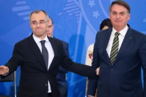 Afastamento de Andrei Rodrigues por Mendonça remete a interferências de Bolsonaro na PF