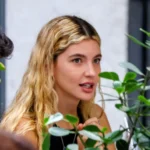 Alanis Guillen aparece loira em passeio no Rio e surpreende com novo visual