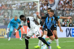Ameaçados pelo rebaixamento, Grêmio e Vasco fazem confronto direto pelo Brasileirão