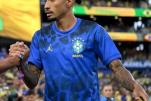 Ancelotti muda sete peças e testa novo esquema contra a Austrália