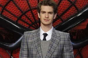 Andrew Garfield volta a defender a ideia de um Homem-Aranha gay