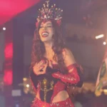 Anitta é coroada rainha de bateria na Grande Rio