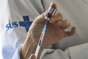 Anvisa amplia indicação de vacina contra meningite para bebês a partir de 6 semanas