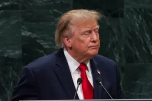 Após ameaçar "aniquilar" Irã, Trump revela reunião de 3h "muito boa"