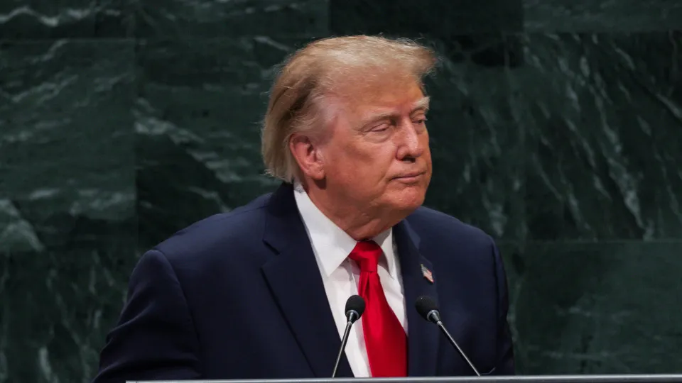 Após ameaçar "aniquilar" Irã, Trump revela reunião de 3h "muito boa"