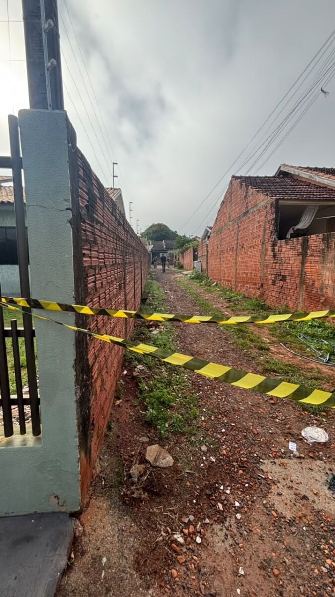 Ataque armado deixa mãe e suspeito mortos e jovem ferido em residência na manhã desta quarta-feira