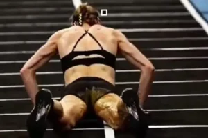 Atleta defeca em si mesma durante corrida, segue na prova e vence; vídeo