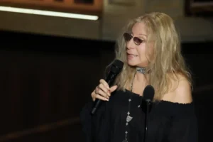 Barbra Streisand critica Trump por polêmica envolvendo o Kennedy Center