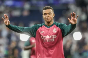 "Bola de Ouro é individual. Ninguém fez melhor do que eu", diz Mbappé