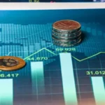 Bolsa dispara mais de 3% com pesquisa Quaest e tensão no Oriente Médio; dólar recua