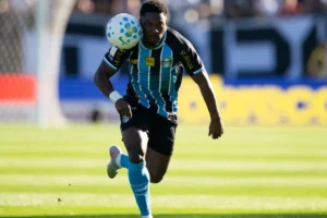 Botafogo e Grêmio fazem jogo atrasado no Rio preocupados com a ameaça de rebaixamento