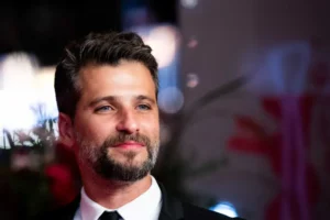 Bruno Gagliasso admite erro após polêmica no McDonald's e fala em volta às novelas