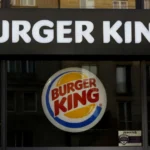 Burger King é condenado a indenizar trabalhadora por uniforme que não servia