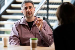 CEO da Microsoft alerta sobre Anthropic: "A IA não sente nem sofre"