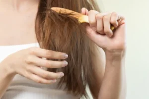 Cabelo fino e sem volume? 3 hábitos simples podem ajudar a fortalecê-lo