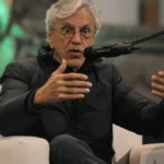 Caetano Veloso vence ação contra emissora após ser chamado de pedófilo e estuprador