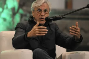 Caetano Veloso vence ação contra emissora após ser chamado de pedófilo e estuprador