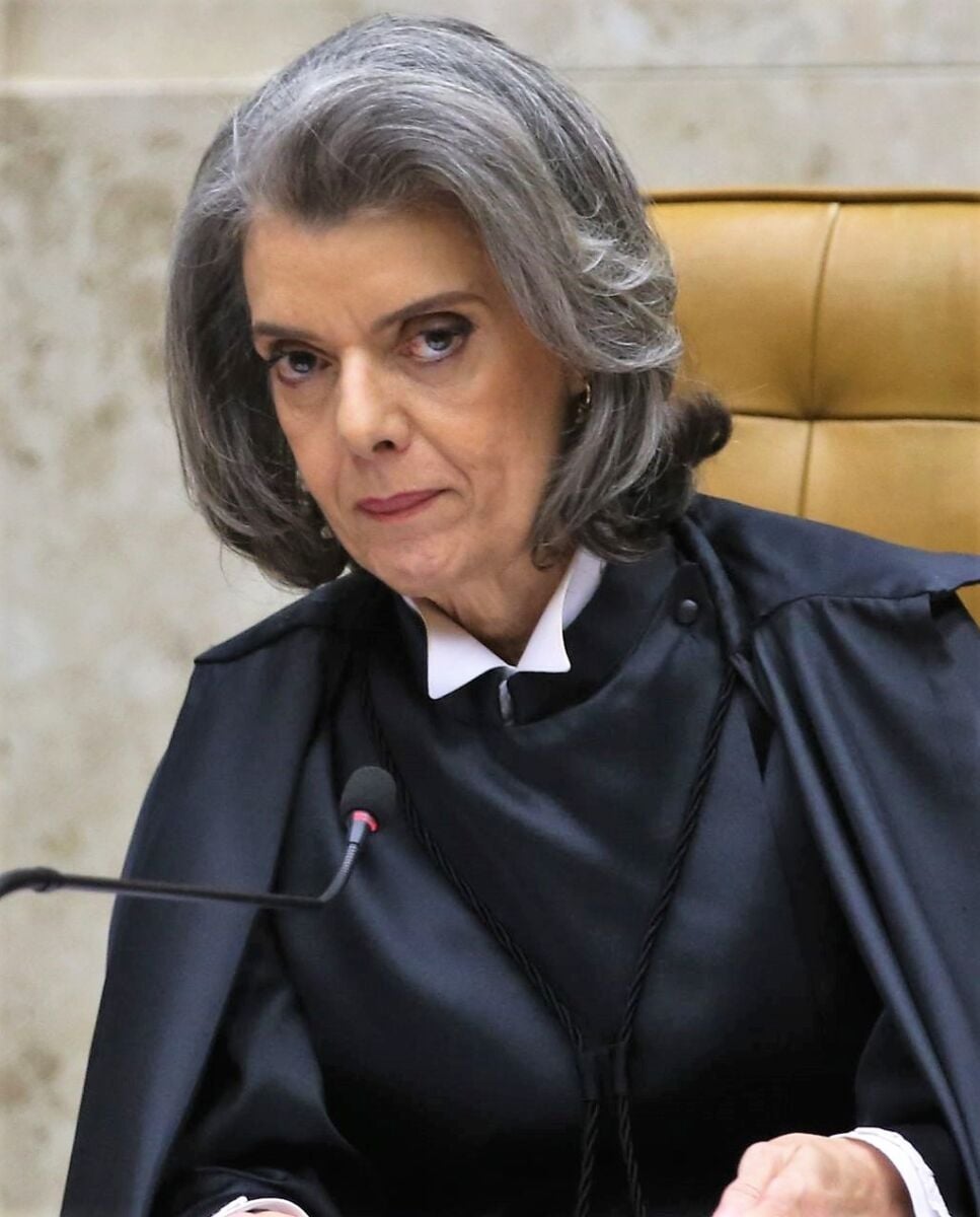 Cármen Lúcia recebe apoio de juízas após dizer que está envergonhada com STF