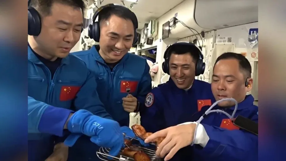 China leva ‘air fryer’ para astronautas em estação espacial