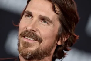 Christian Bale abre vila de acolhimento familiar de 11 mil metros quadrados na Califórnia