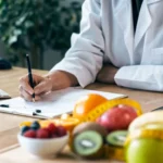 Como comer mais fibras: hábito simples com frutas pode ajudar