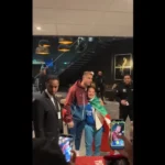 Cristiano Ronaldo causa euforia entre crianças em hotel na Noruega