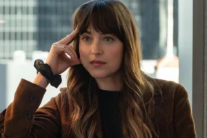 Dakota Johnson fala de frustração por ainda não ter filhos