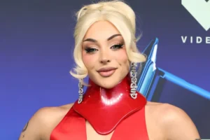 De brigas a looks chocantes: Os momentos mais escandalosos ​​do VMA!