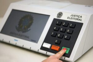 Dez anúncios pagos dos candidatos para os jornais, o infinito para as big techs