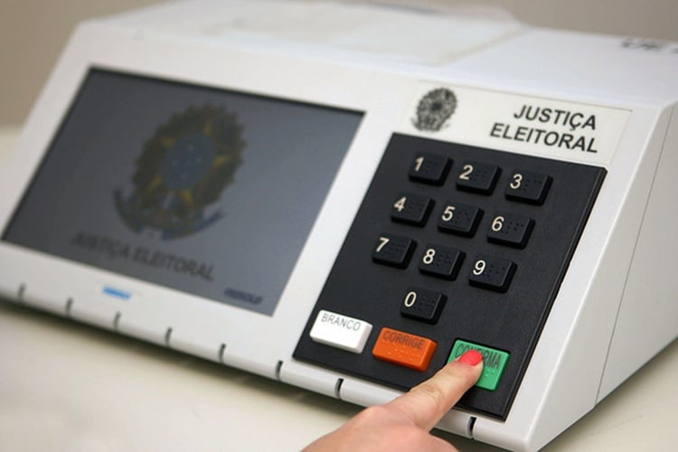 Dez anúncios pagos dos candidatos para os jornais, o infinito para as big techs