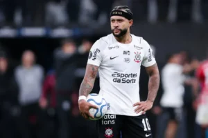 Distrações extracampo de Memphis viram desafio para Diniz no Corinthians