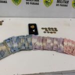 Dois homens são presos por tráfico de drogas no terminal urbano de Maringá após denúncia anônima