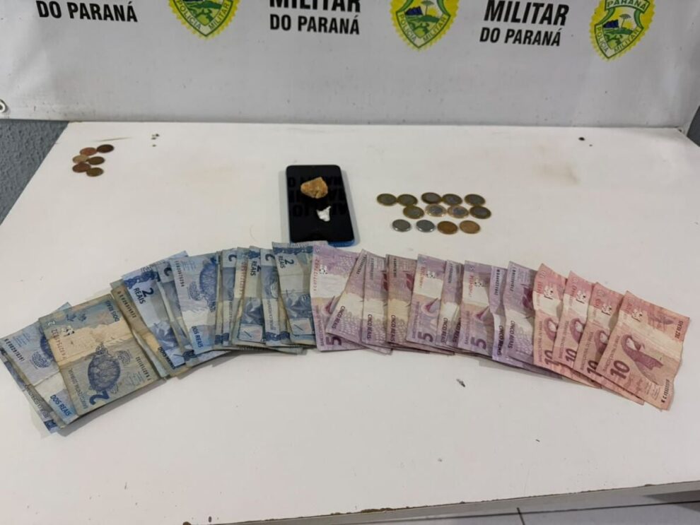 Dois homens são presos por tráfico de drogas no terminal urbano de Maringá após denúncia anônima