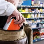 Duas adolescentes e uma adulta são flagradas tentando sair de supermercado com mais de 200 itens sem pagar, em Maringá