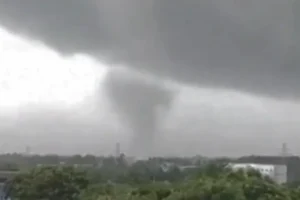 Durante forte tempestade, tornado atinge escola no sul da China; veja!