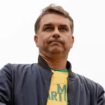 Empresa de Flávio Bolsonaro usa endereço de 16 firmas do Careca do INSS