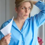 Entrar cedo na menopausa pode afetar envelhecimento do cérebro, indica estudo