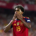 Espanha goleia Croácia por 4 a 1; Inglaterra vence a primeira