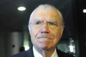 Ex-presidente José Sarney é internado com pneumonia aos 96 anos